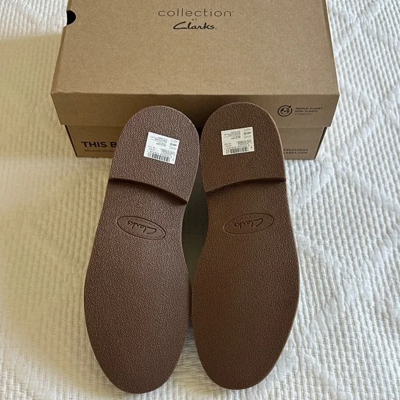 Clarks Tan Suede Chukka Boots with Crepe Sole - Picture 4 of 4